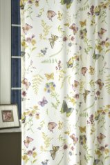 látka s motivem motýlů