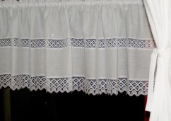 Krátká záclona venkovský styl