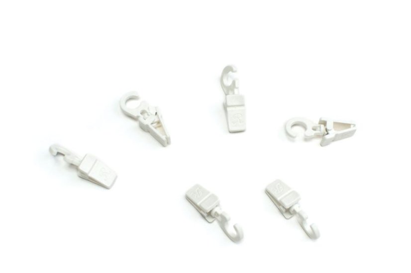 Žabky plastové s háčkem k dřev. garnýžím 20ks