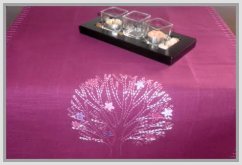 Středový ubrus s výšivkou