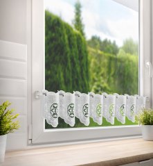 Krátká záclonka s vyřezávaným a vyšívaným vzorem výška 20cm